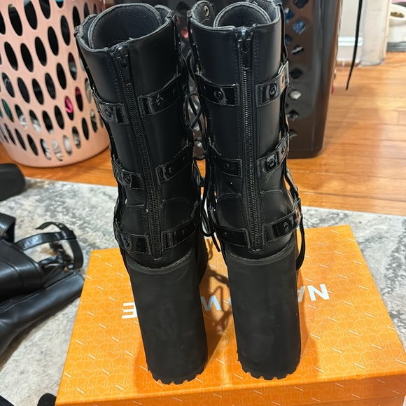 YRU BONDAGE PLATFORM BOOTS- US7 - Picture 4 of 6